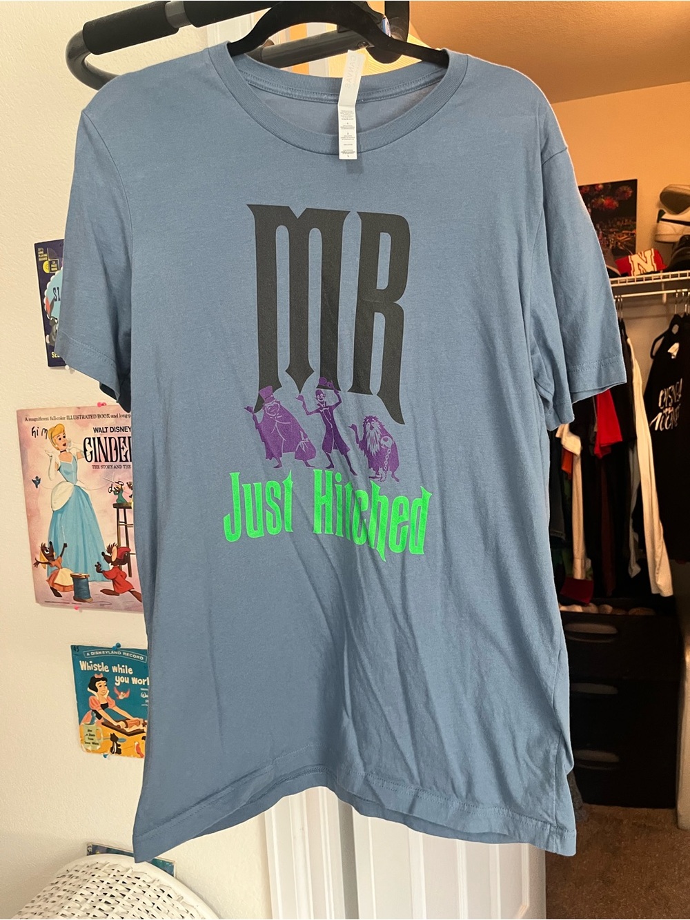 Disney Haunted Mansion MR. Just Hitched blue T-shirt Size